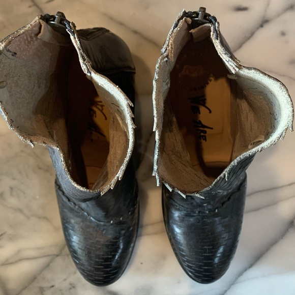 ITALIAN MADE Boots, Soft Leather, New Sole Grips, Size 37, Worn Once, Like New - Picture 4 of 6